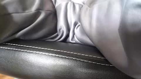 hugepecker131 online show from October 6, 3:30 pm