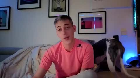 Hugo online show from February 23, 8:11 pm