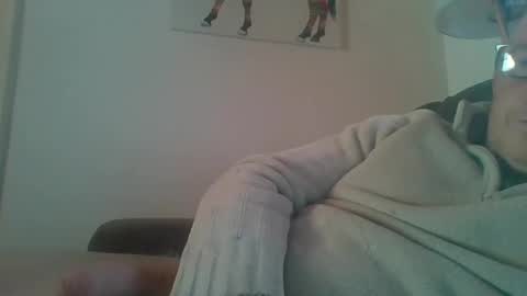 hung69foryou online show from December 3, 9:17 am