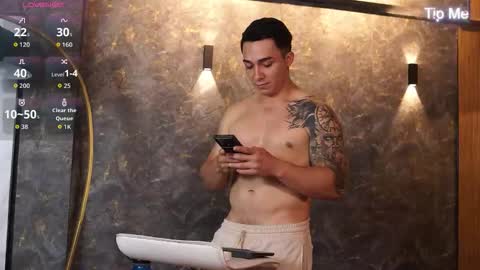 hunk_ryan online show from December 2, 1:42 pm
