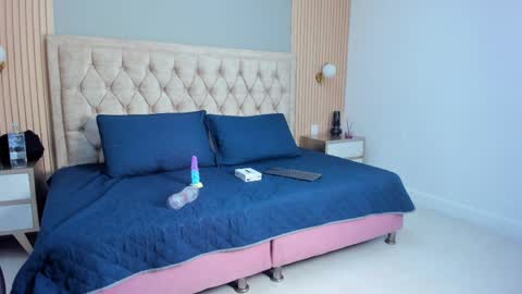 hxxyro online show from March 30, 1:11 pm