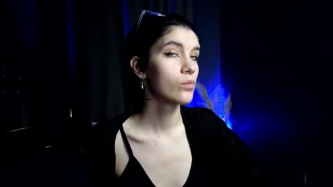 Hyeon Jin online show from March 4, 2:10 pm