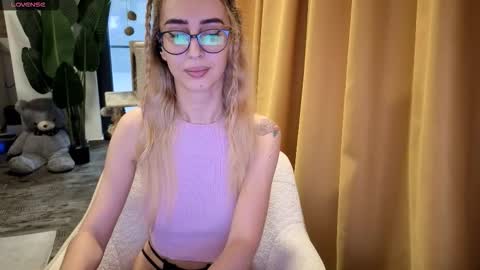 Emma Ava online show from November 30, 7:59 am