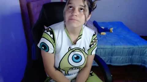 Hello Im Julieta Im 25 years old and I love being here. Thank you for visiting my living room. The only rule is that you hap online show from September 16, 4:15 am