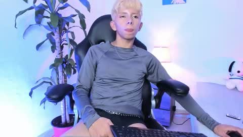 Son Hyunjin online show from January 5, 5:38 pm