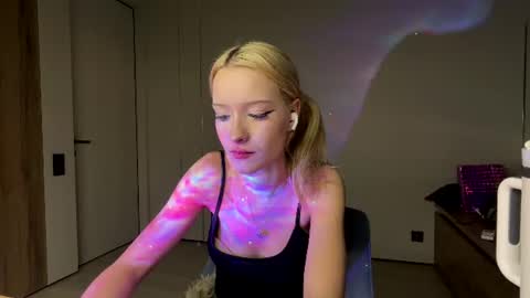 Anny online show from June 14, 4:53 pm