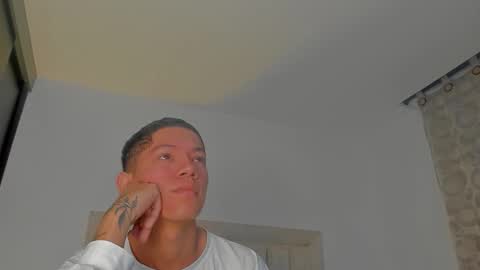 Juliiiiian online show from January 6, 11:03 am