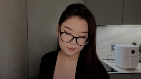 iamyuki_ online show from December 21, 10:21 am