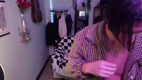 Ian online show from June 18, 5:02 am