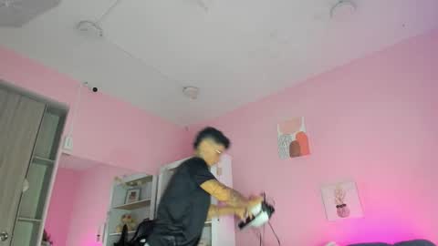 IAN CASTILLO online show from November 3, 11:11 am