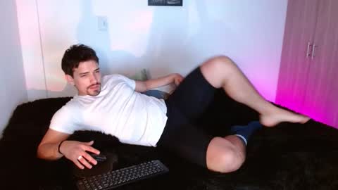 Ian Davis online show from December 1, 9:02 pm