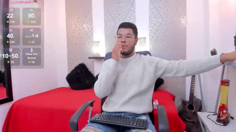 Snapshot of ian_tomson chatting on October 27, 12:05 pm       online show from October 27, 12:05 pm