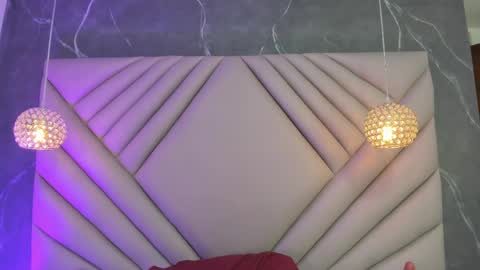 ibbie_ online show from April 10, 12:21 pm