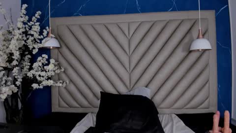 ibbie_ online show from October 17, 12:42 pm