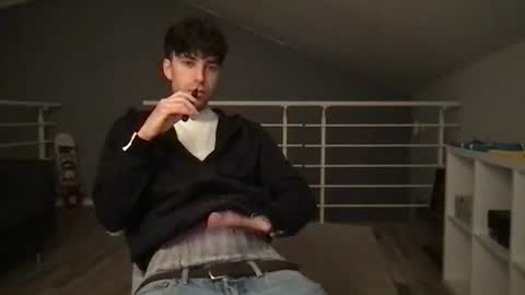 Snapshot of icyninesix chatting on February 3, 12:47 am icyninesix online show from February 3, 12:47 am