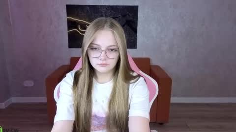 IdaRowe online show from June 5, 1:12 am