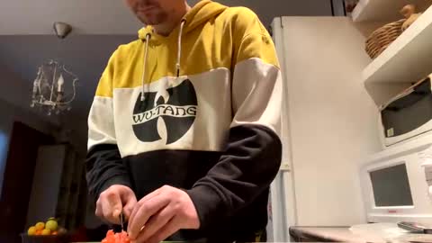 idkwhattowatch online show from February 20, 4:47 pm