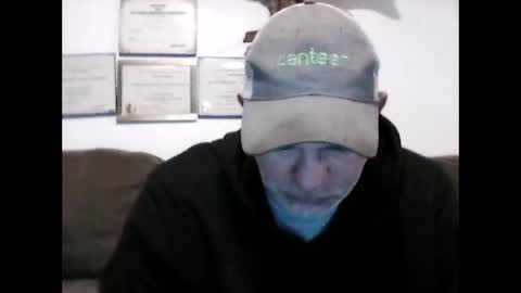 idkwhyidothis348732 online show from March 6, 11:36 am