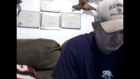 idkwhyidothis348732 online show from February 7, 12:17 pm