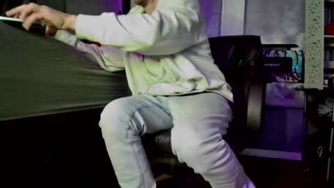 Snapshot of igetherwetter chatting on January 13, 8:47 am Amiri Roue online show from January 13, 8:47 am