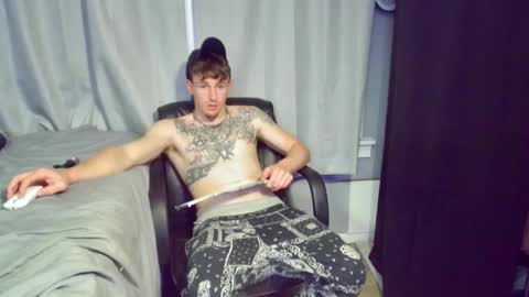 Snapshot of igetherwetter chatting on February 3, 11:36 pm Amiri Roue online show from February 3, 11:36 pm