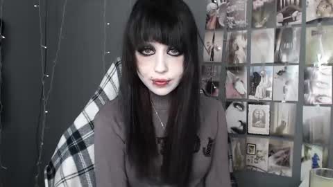 iiiiiiis online show from June 11, 6:00 am