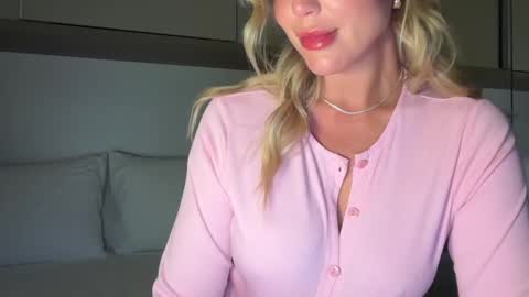 Snapshot of iiivy_ chatting on March 10, 10:45 pm Ivy online show from March 10, 10:45 pm