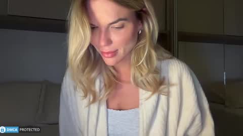 Snapshot of iiivy_ chatting on October 27, 11:05 pm Ivy online show from October 27, 11:05 pm