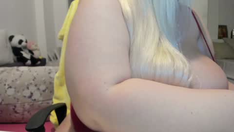 Snapshot of ilikefacial chatting on January 30, 6:10 pm Bamby online show from January 30, 6:10 pm