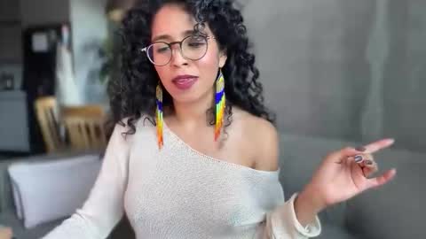 Kloe online show from February 12, 9:40 pm