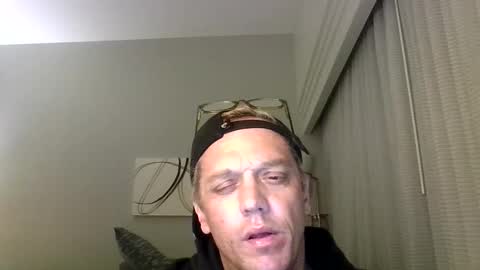 illuminatiheadspace1 online show from December 17, 5:14 am