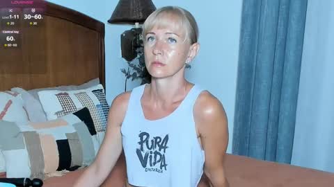 Snapshot of im_beautiful chatting on September 29, 11:42 am Christine - online show from September 29, 11:42 am
