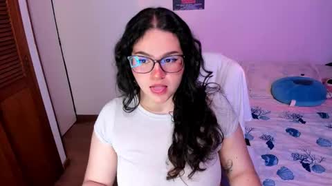 mei mei uwu online show from December 17, 1:12 am