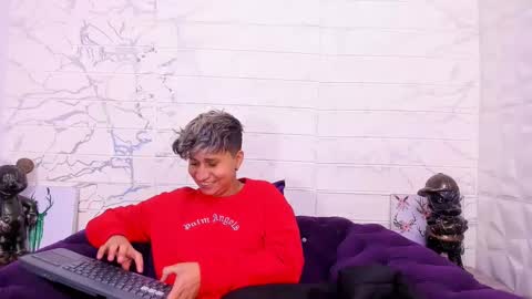 im_milan_rs online show from February 19, 9:50 am