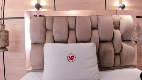 im mou  online show from March 5, 1:42 pm