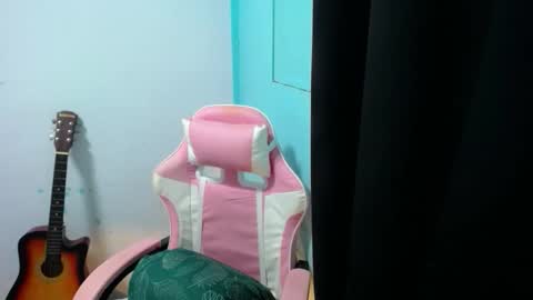 Ms. M online show from November 5, 6:15 am