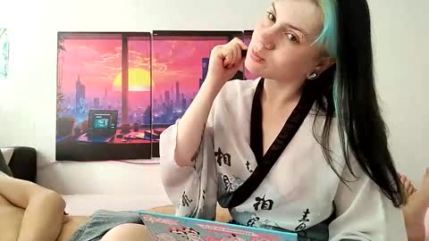 Sam and Jen online show from September 25, 9:16 am