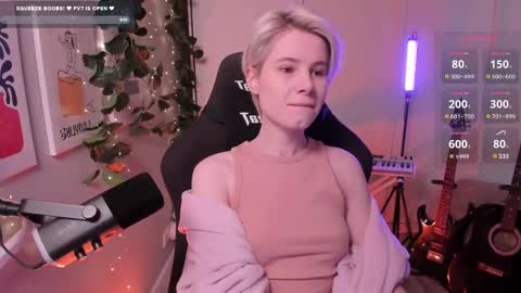 Snapshot of imnotmia chatting on February 22, 9:45 am Mia online show from February 22, 9:45 am