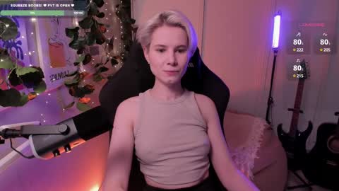 Snapshot of imnotmia chatting on February 15, 1:05 pm Mia online show from February 15, 1:05 pm