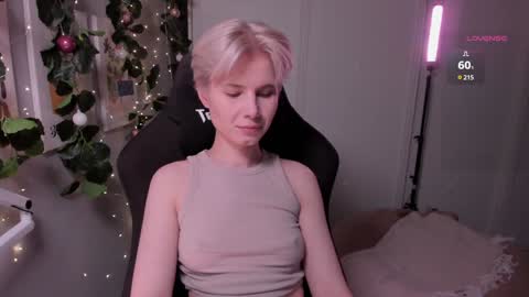 Snapshot of imnotmia chatting on January 11, 8:32 pm Mia online show from January 11, 8:32 pm