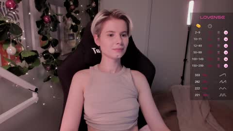 Snapshot of imnotmia chatting on December 23, 8:36 pm Mia online show from December 23, 8:36 pm