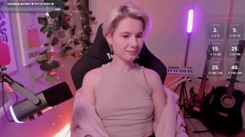 Snapshot of imnotmia chatting on March 3, 10:06 am Mia online show from March 3, 10:06 am