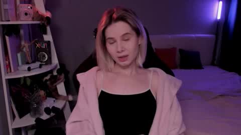 Mia online show from February 21, 10:51 am