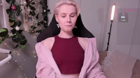 Snapshot of imnotmia chatting on January 19, 5:07 pm Mia online show from January 19, 5:07 pm