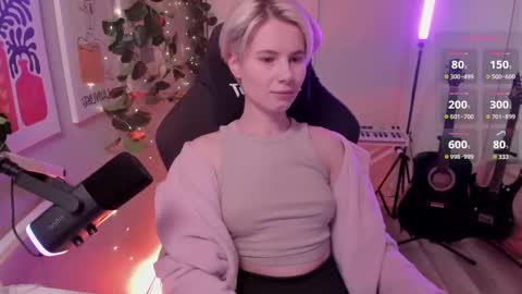 Snapshot of imnotmia chatting on March 8, 1:03 pm Mia online show from March 8, 1:03 pm