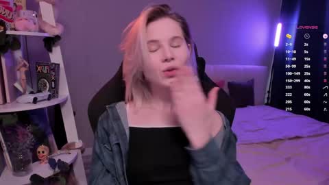 Mia online show from March 23, 11:48 am