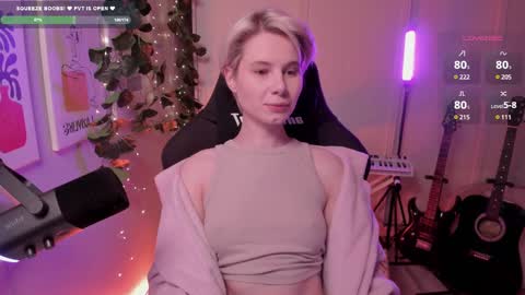 Snapshot of imnotmia chatting on March 3, 1:12 pm Mia online show from March 3, 1:12 pm