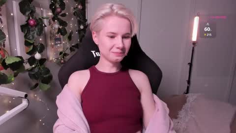 Snapshot of imnotmia chatting on January 19, 8:09 pm Mia online show from January 19, 8:09 pm