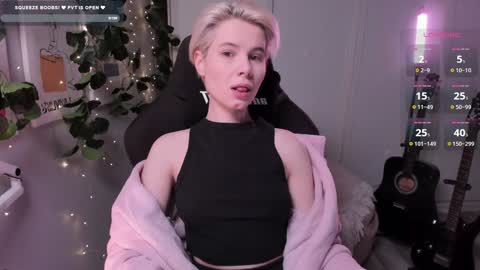 Snapshot of imnotmia chatting on February 8, 9:56 am Mia online show from February 8, 9:56 am