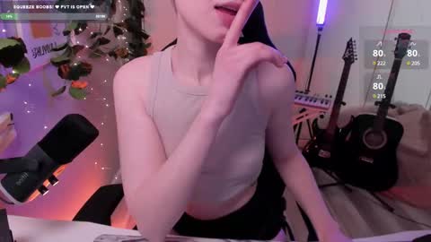 Snapshot of imnotmia chatting on February 18, 12:49 pm Mia online show from February 18, 12:49 pm